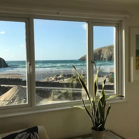 Fabulous Beach Pad Just 20 Paces From The Sea Mawgan Porth Exterior photo