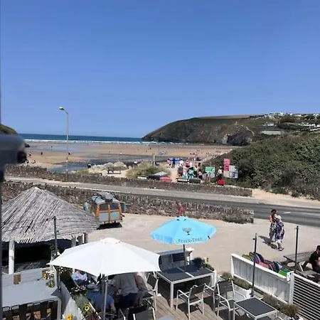 Fabulous Beach Pad Just 20 Paces From The Sea Mawgan Porth Exterior photo