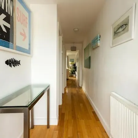 Fabulous Beach Pad Just 20 Paces From The Sea Mawgan Porth Exterior photo