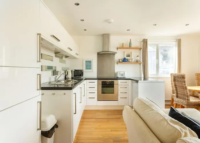 Fabulous Beach Pad Just 20 Paces From The Sea