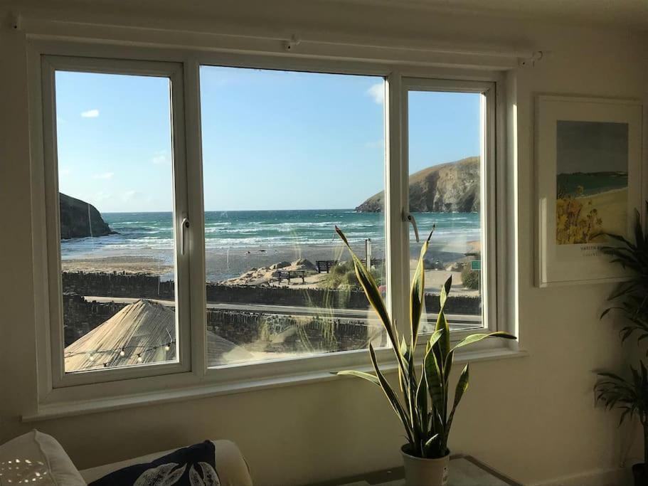 Fabulous Pad Just 20 Paces From The Sea Apartment