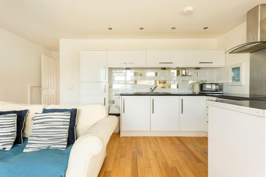 Fabulous Pad Just 20 Paces From The Sea * Mawgan Porth