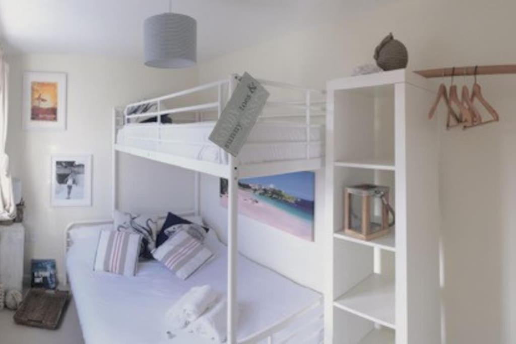 Fabulous Pad Just 20 Paces From The Sea * Mawgan Porth