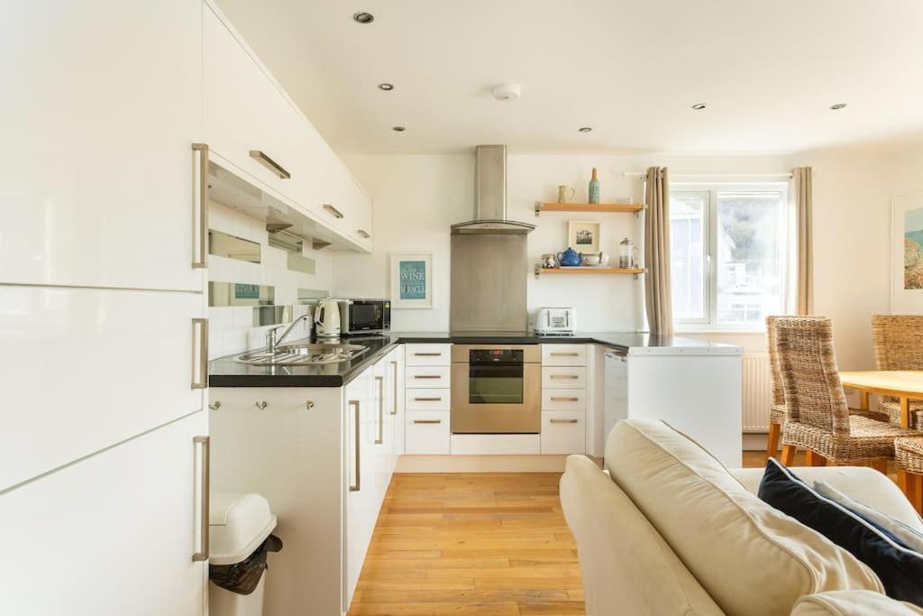 Fabulous Pad Just 20 Paces From The Sea Mawgan Porth
