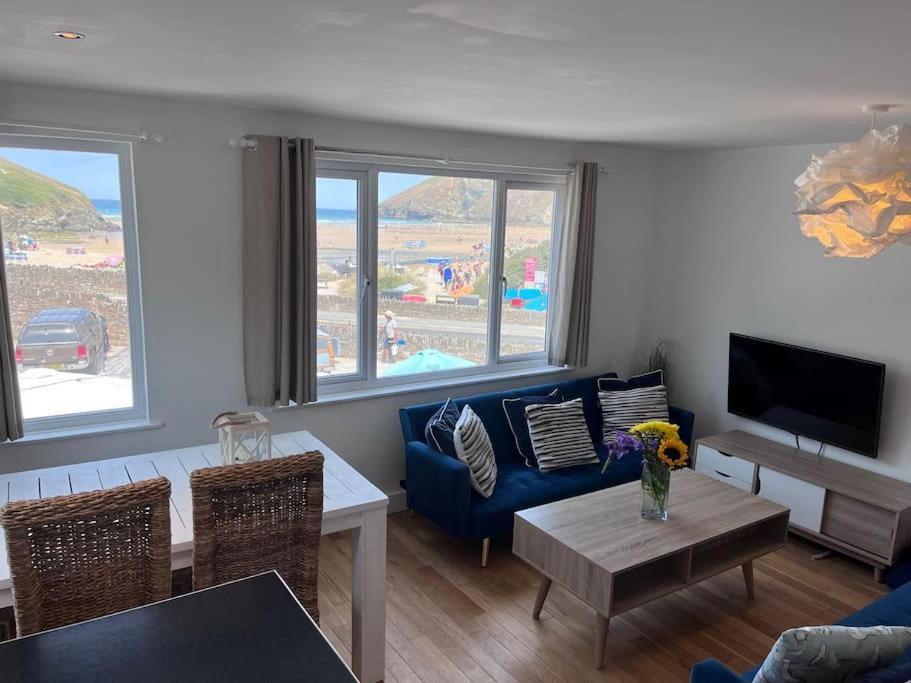 Fabulous Pad Just 20 Paces From The Sea *