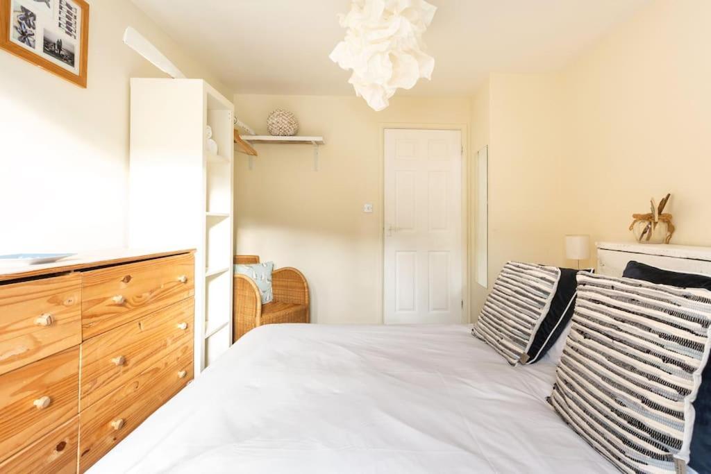 Fabulous Pad Just 20 Paces From The Sea Apartment Mawgan Porth