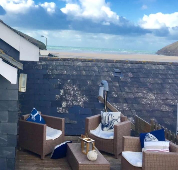 Fabulous Pad Just 20 Paces From The Sea Apartment
